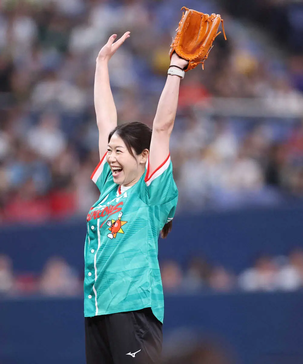 【画像・写真】オリックス　SVリーグ初代女王　大阪マーヴェラス田中瑞稀主将が始球式でノーバン投球