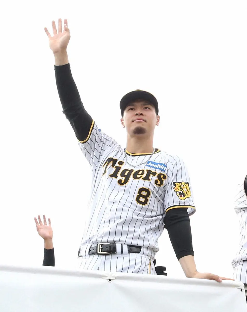 【画像・写真】阪神・佐藤輝明　11・22の御堂筋優勝パレード開催決定に笑顔「楽しみです」