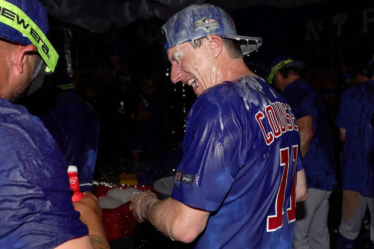 【画像・写真】カブス今永　シャンパンファイトで“今永節”炸裂「シャンパンというものは…」　女性リポーターも大爆笑