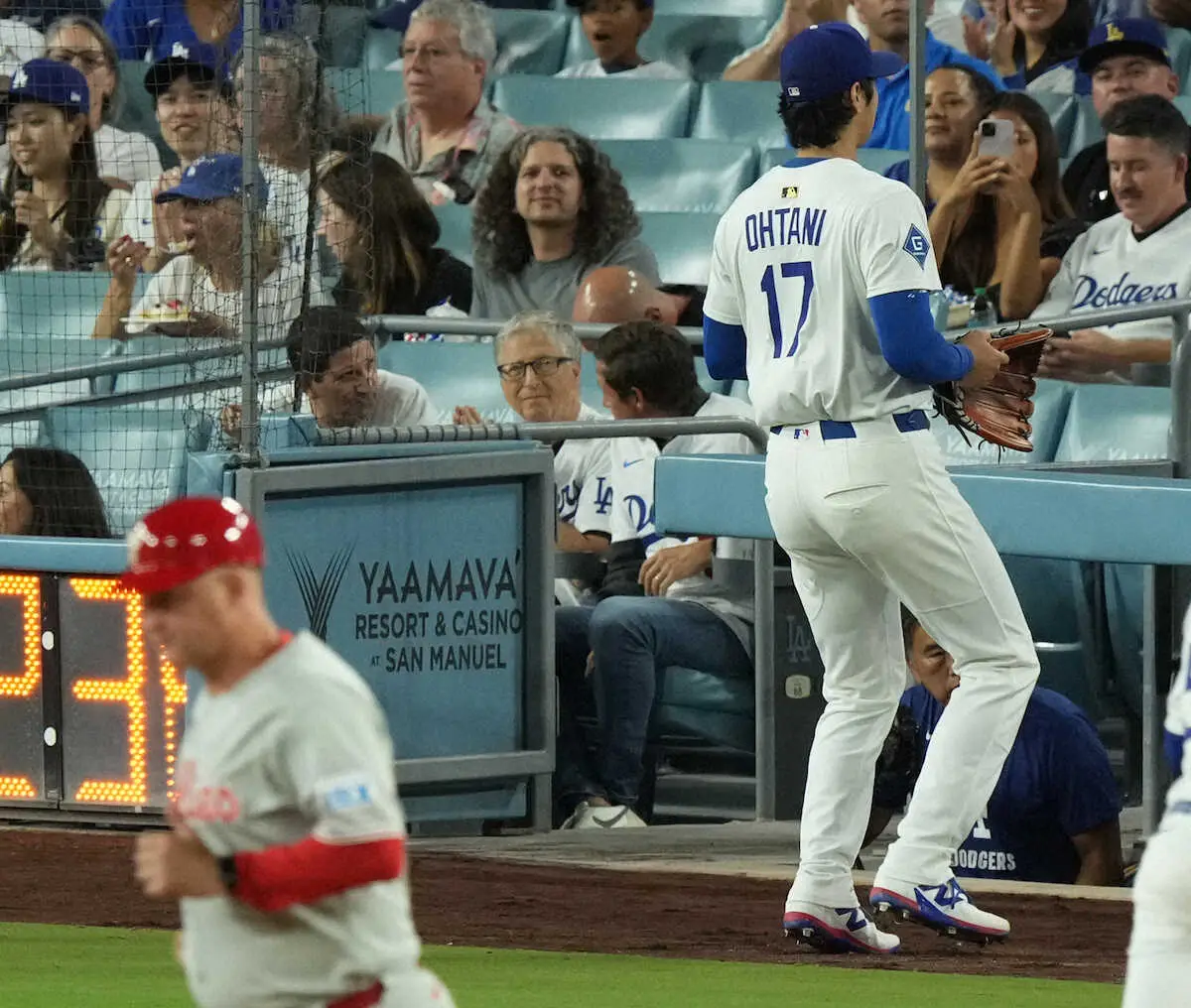 【画像・写真】ビル・ゲイツ氏　16日のドジャース―フィリーズを観戦　大谷の50号見届ける