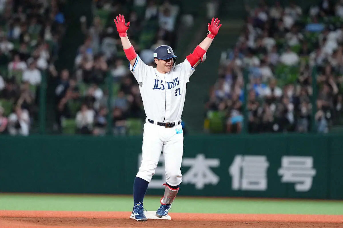 【画像・写真】西武・炭谷　サヨナラ打で連敗止めた!今井の“無安打投球”に応えた「絶対打ってやろうと」