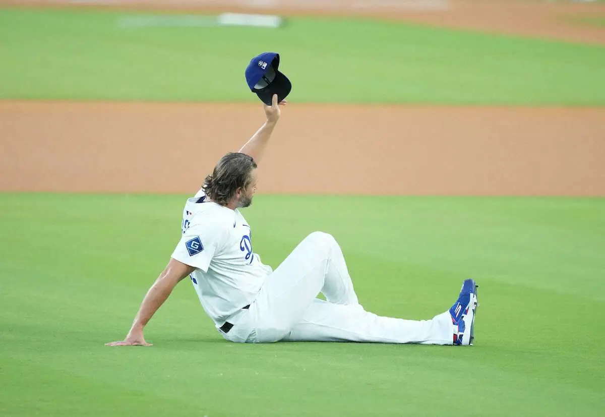 【画像・写真】カーショー　大歓声浴びてレギュラーシーズン最後の本拠マウンドへ　先頭打者弾被弾もピンチしのぐ