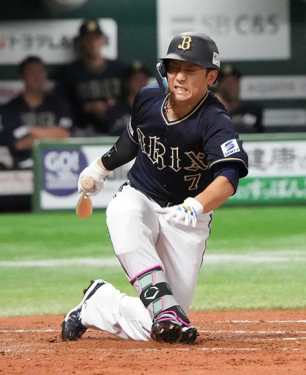 【画像・写真】オリックス・西川龍馬　首位打者は幻のまま…右脛骨骨折で離脱に岸田監督「いるメンバーで戦うしかない」