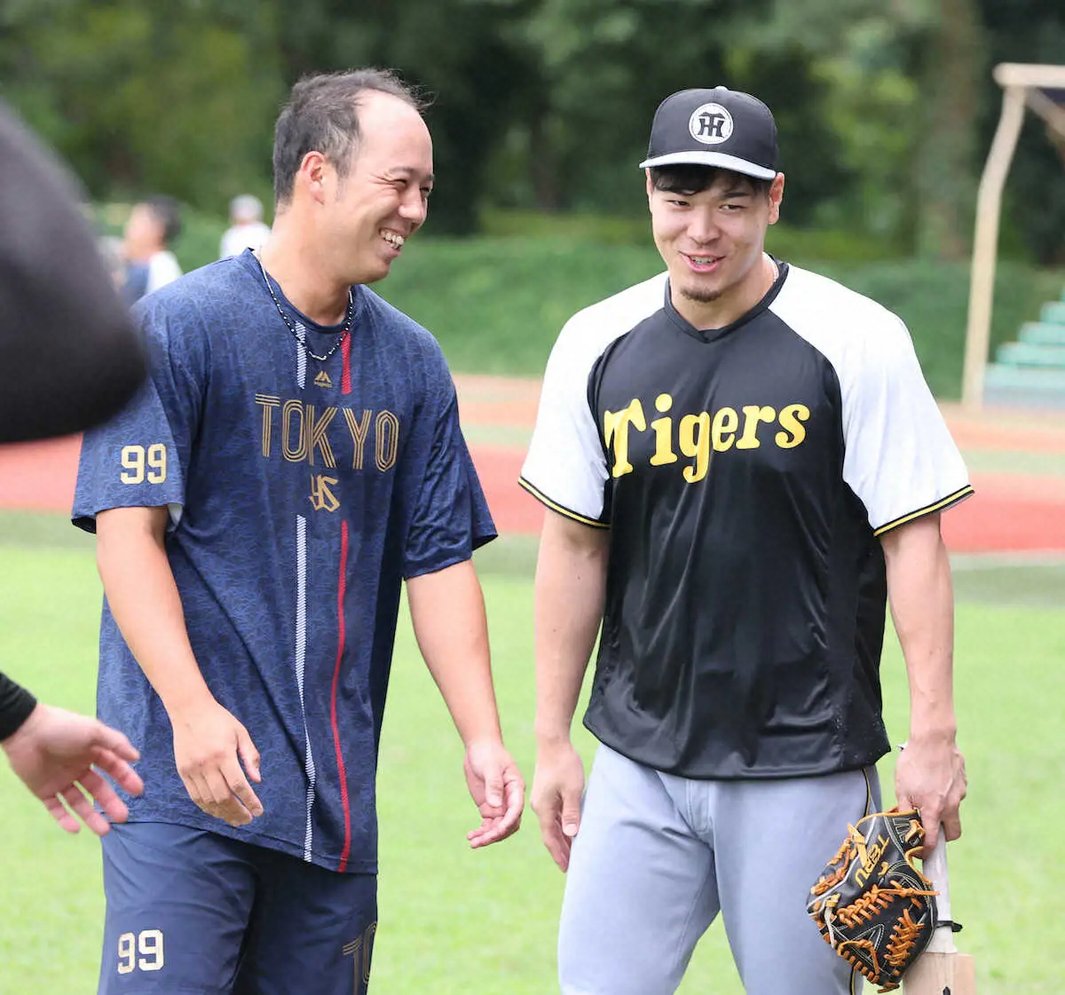 【画像・写真】ヤクルト・青柳晃洋“因縁の阪神戦”佐藤輝明に先制の39号ソロ浴び苦笑い　移籍2戦目で古巣と初対戦