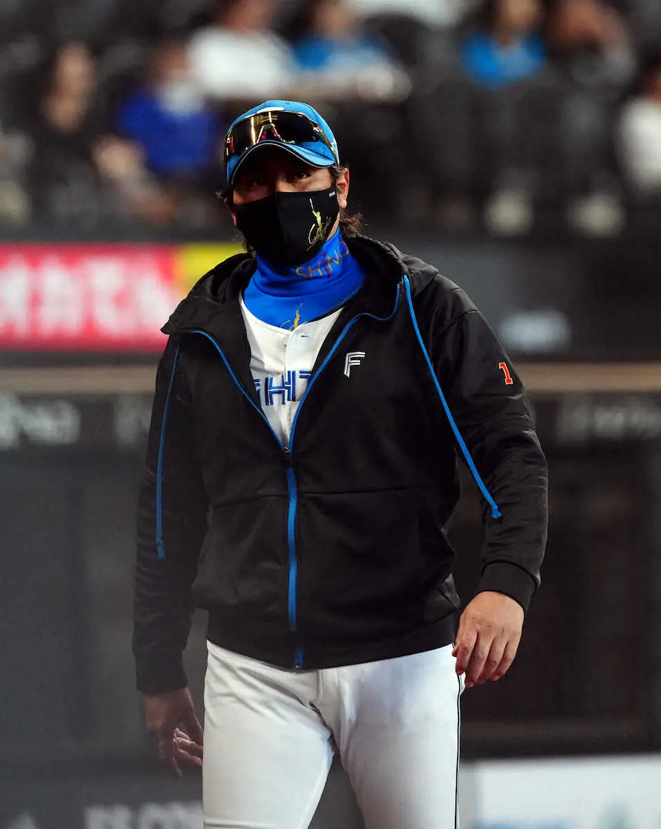 【画像・写真】日本ハム・新庄監督「僕たちは1ミリも諦めていません」本拠最終戦で絶叫マイクパフォ！ファンに逆転V誓う