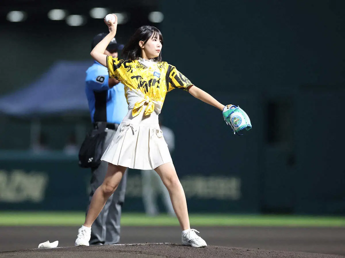 【画像・写真】KOBerrieS♪が阪神2軍戦で始球式に登場！「初めてで本当にうれしい」