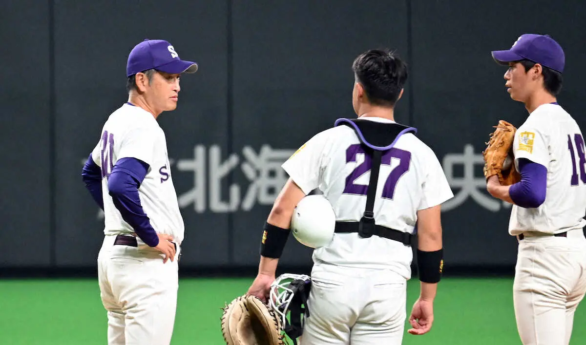 【画像・写真】札幌大が秋季リーグ戦2連覇　元ヤクルト外野手で今春から指揮を執る佐藤真一監督がリーグ戦初制覇