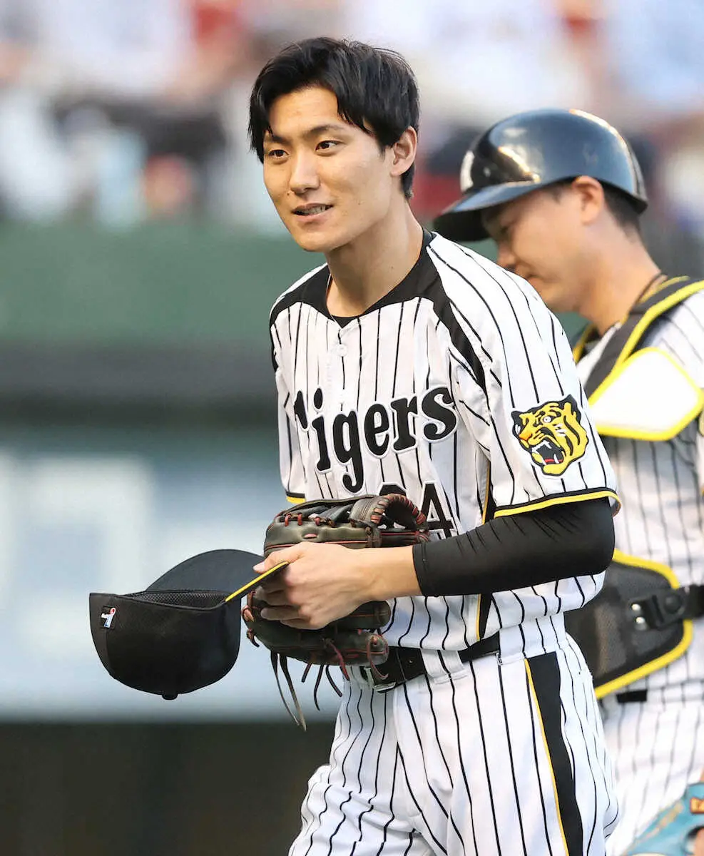 【画像・写真】映画「栄光のバックホーム」W主演の松谷鷹也、鈴木京香が26日阪神対中日戦でファーストピッチ