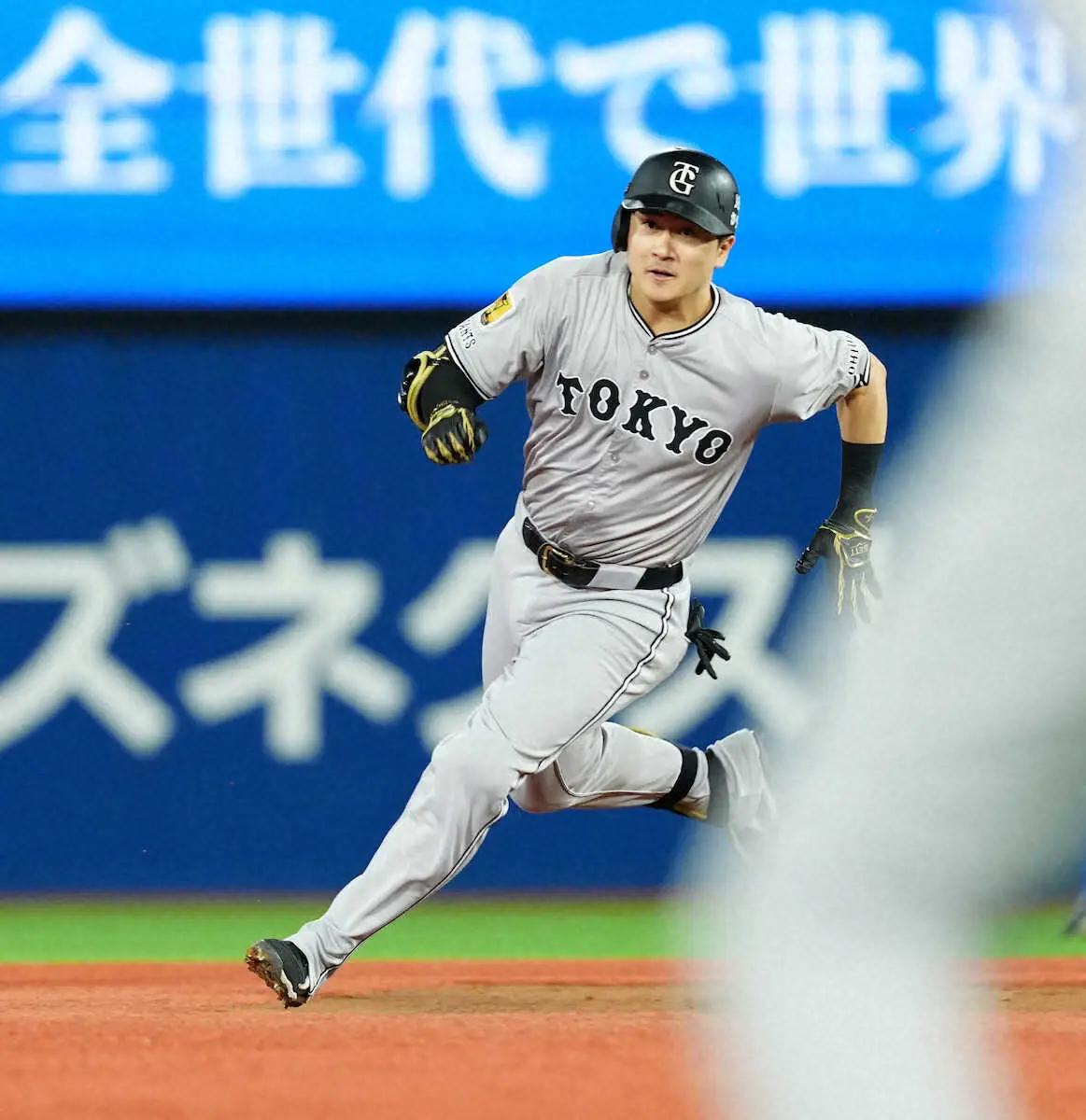 【画像・写真】2位再浮上へ崖っ縁の巨人が先制！　初回2死走者なしから泉口、岡本が東から連打