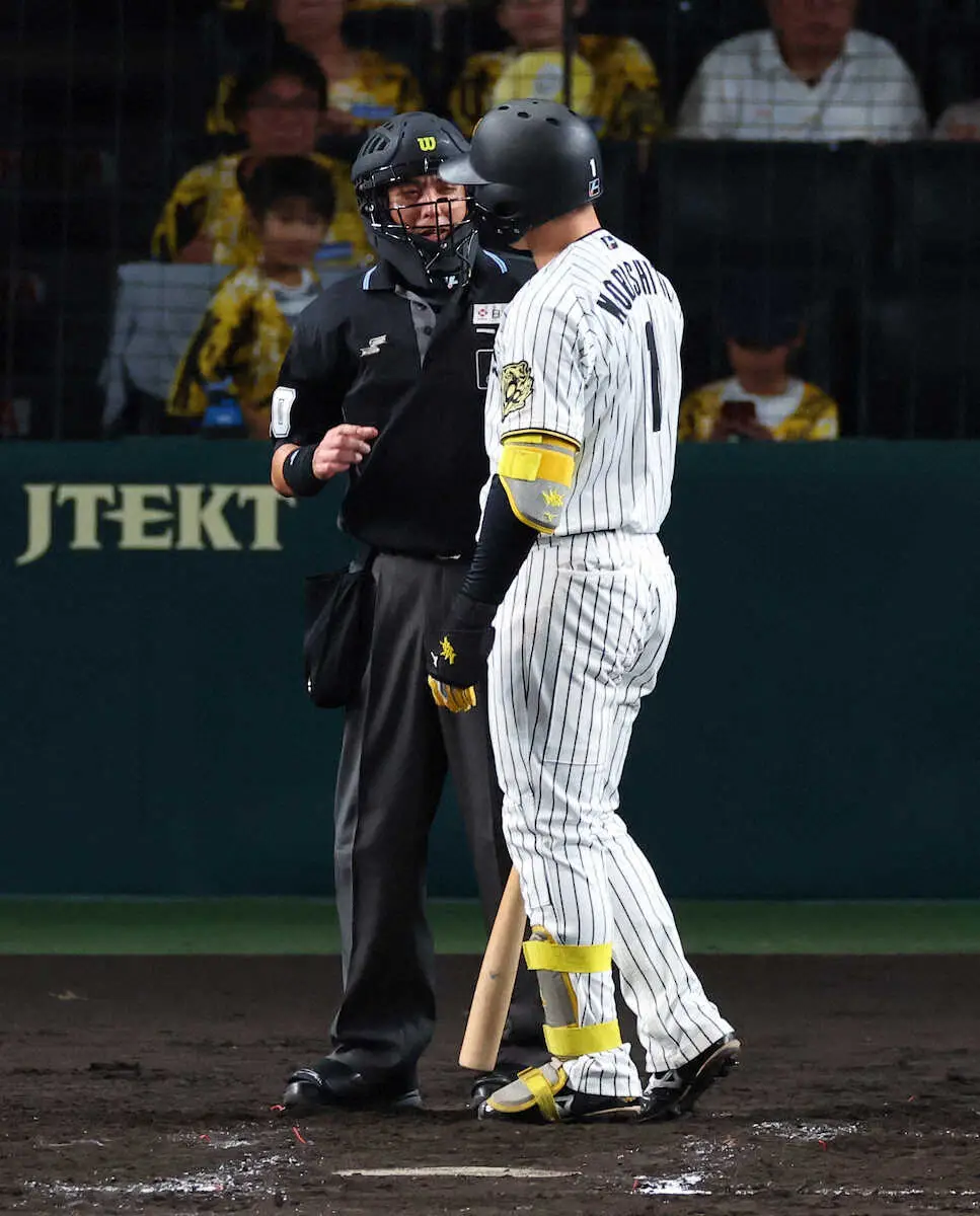 【画像・写真】阪神・森下翔太　白井球審のストライク判定に不満あらわ…上本打撃コーチが仲裁も不穏な空気
