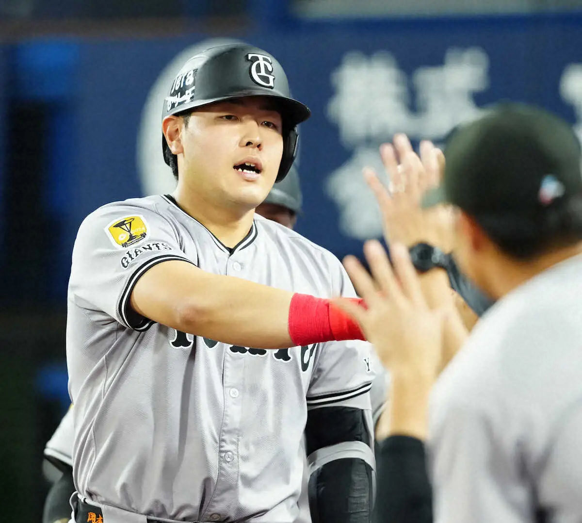 【画像・写真】巨人・岡本和真が15号同点2ラン！　DeNA戦は7本目　5戦4発で通算250本塁打に「あと2」