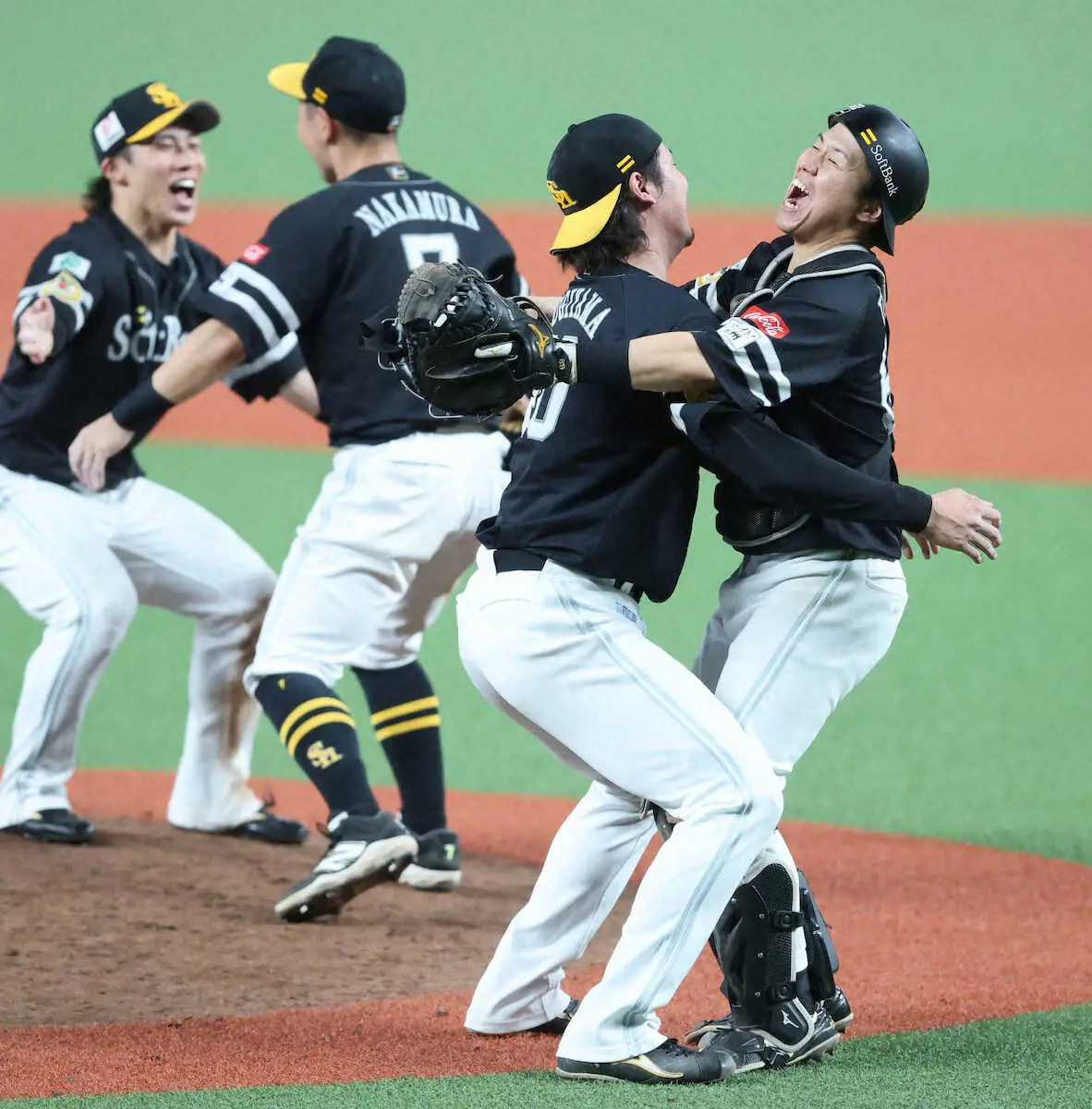 【画像・写真】ソフトバンク・杉山一樹　30セーブ目が胴上げ投手！転機の6・10…突然“大役”に抜てきされた背番40