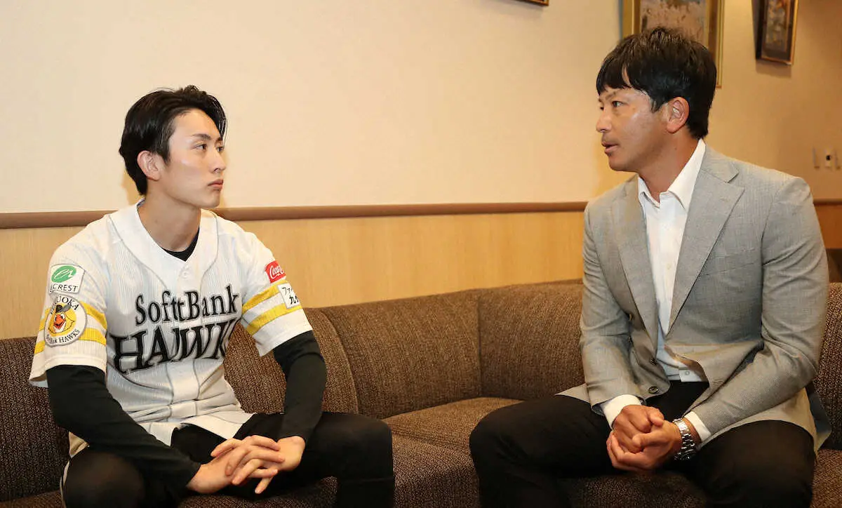 【画像・写真】周東（左）へ優勝の喜びを聞く松田氏（撮影・岡田