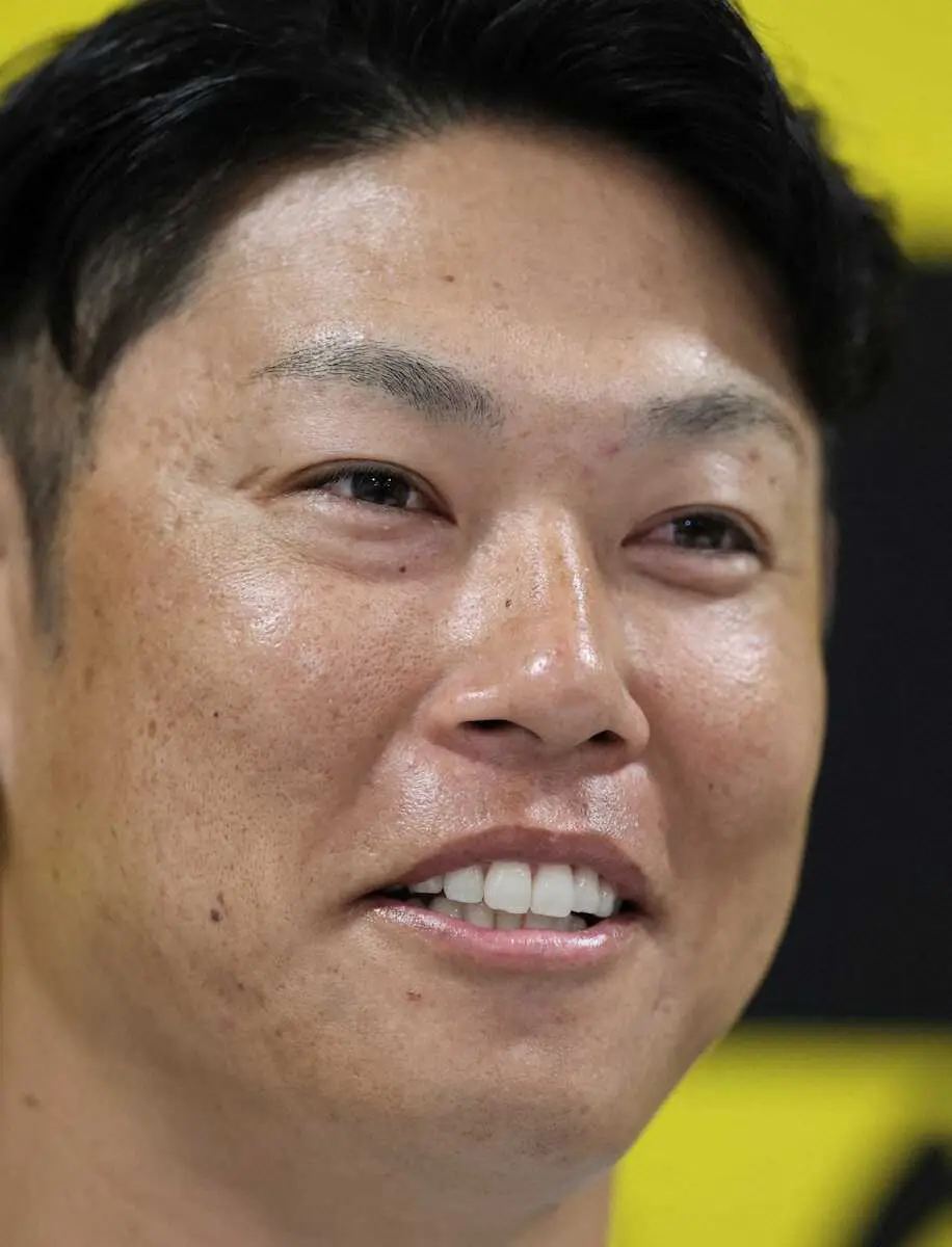 【画像・写真】阪神・原口文仁が引退会見　タテジマのユニ姿で登場「寂しい気持ちもあるけど、感謝の気持ちの方がある」