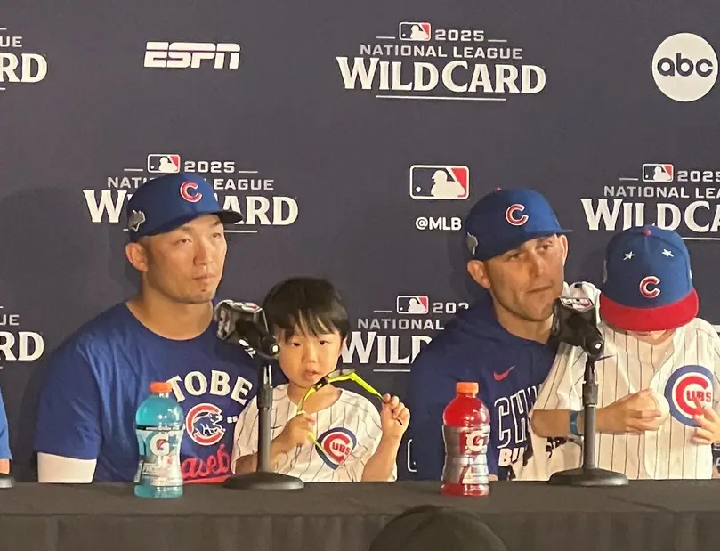 【画像・写真】カブス・鈴木誠也、長男とともに記者会見　「子供に夢を見させるっていうのも親としての仕事」