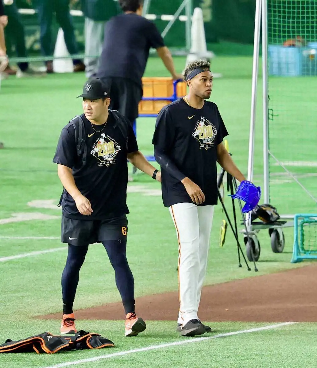 【画像・写真】巨人マルティネス　昨季までの同僚・松山とタイトル分け合い「彼が獲ってくれたことも自分もうれしい」