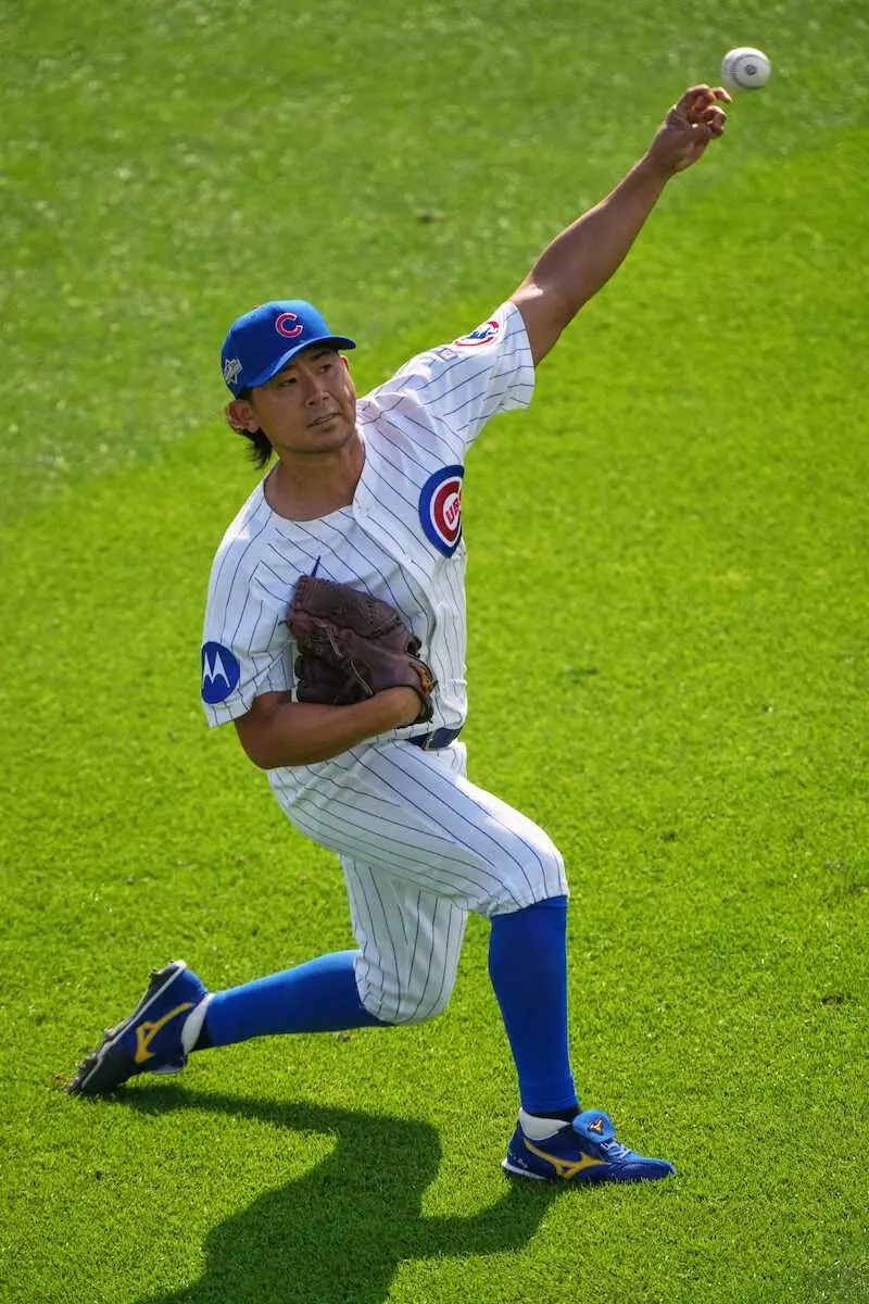 【画像・写真】第2戦の試合前に入念に準備を行うカブスの今永（AP）