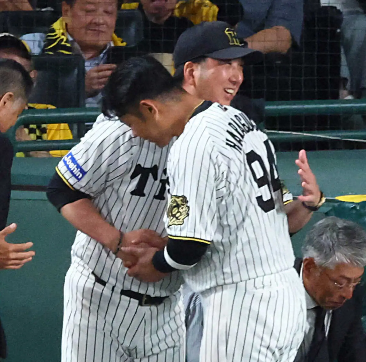 【画像・写真】阪神・藤川監督「監督としても原口に感謝している」原口の引退セレモニーに