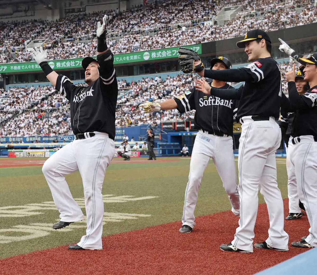 【画像・写真】ソフトバンク最終戦で快挙！　山川穂高が同一球団から1シーズン3本目の満塁弾　史上4人目