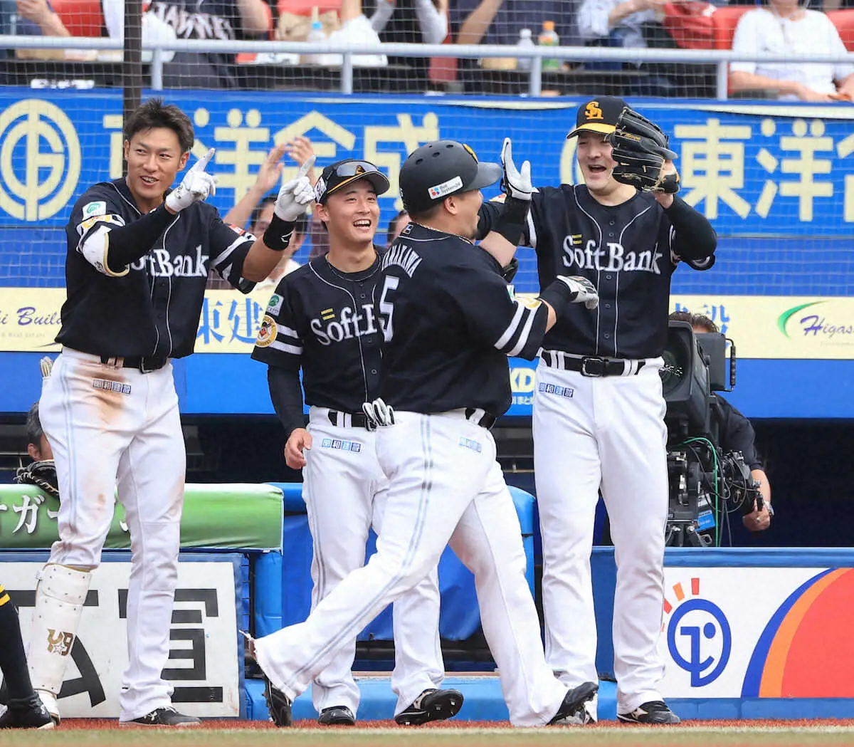 【画像・写真】ソフトバンク・有原航平　感謝の「どすこい」パフォ　「本当に助かりました」　山川V満弾で2年連続最多勝