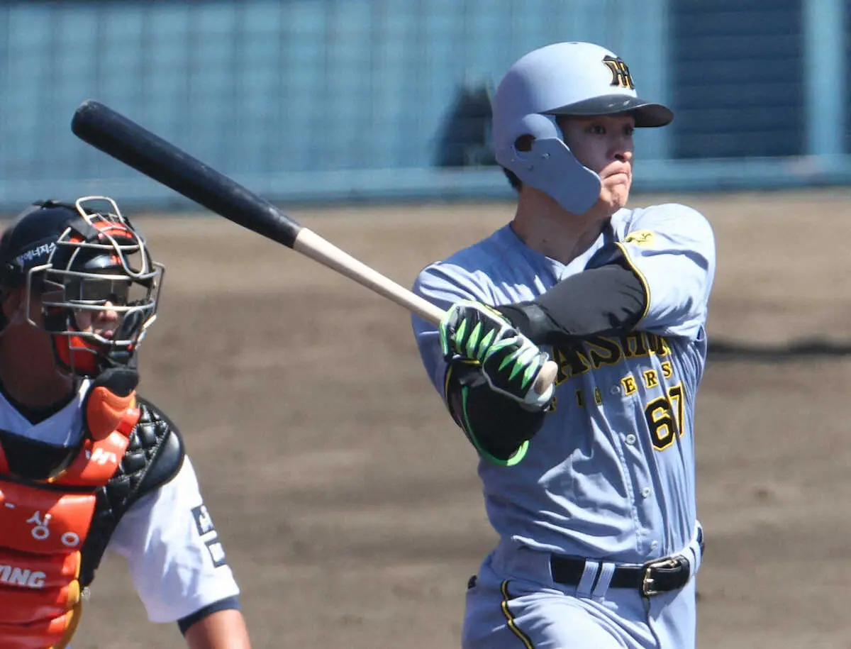 【画像・写真】＜韓国ハンファ・阪神＞2回、右翼線適時打を放つ阪神・高寺（撮影・岸　良祐）　