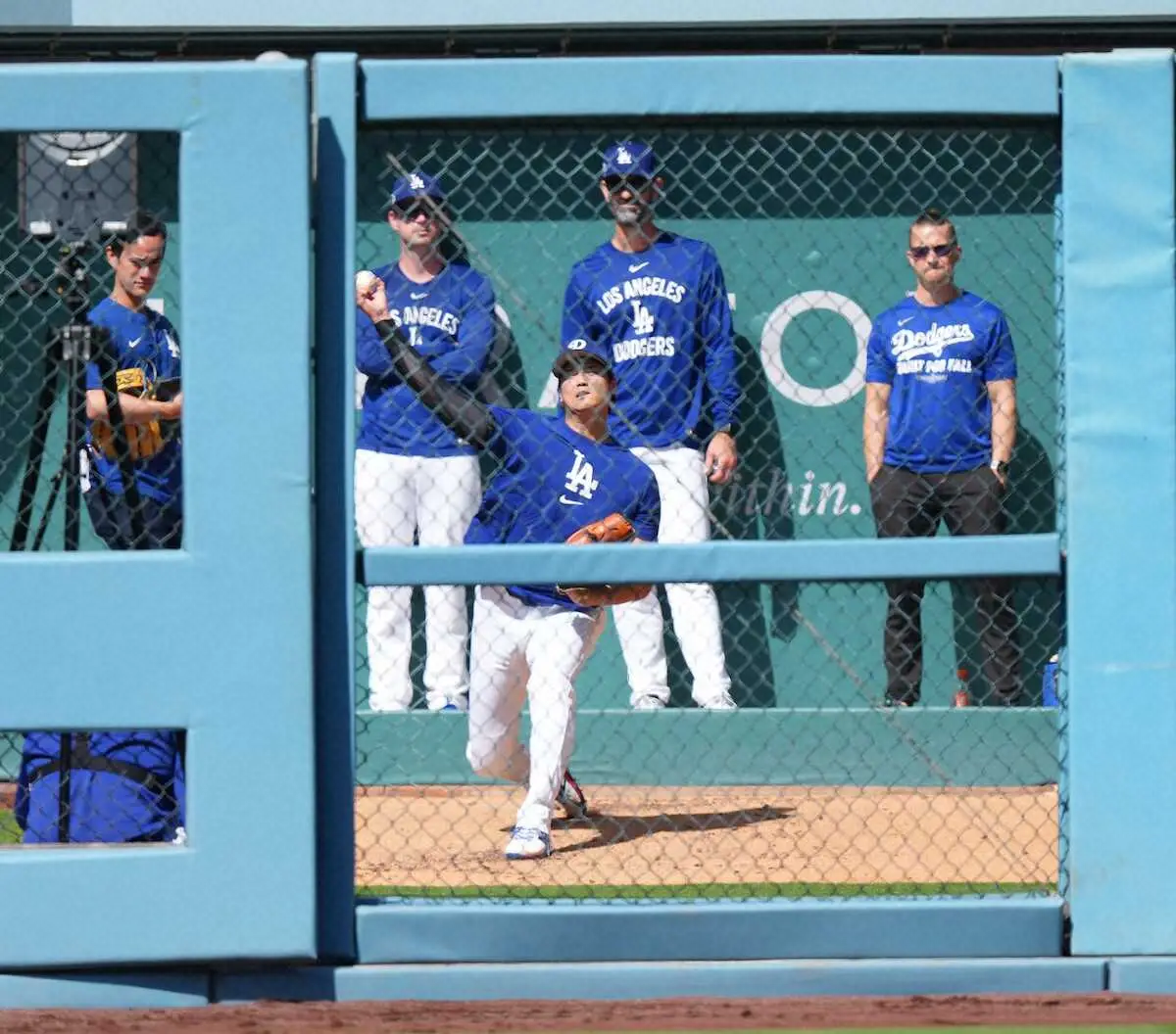 【画像・写真】ドジャース・大谷　地区S3戦で1安打も気落ちなし！第4戦前の練習でロートベットのモノマネで登場
