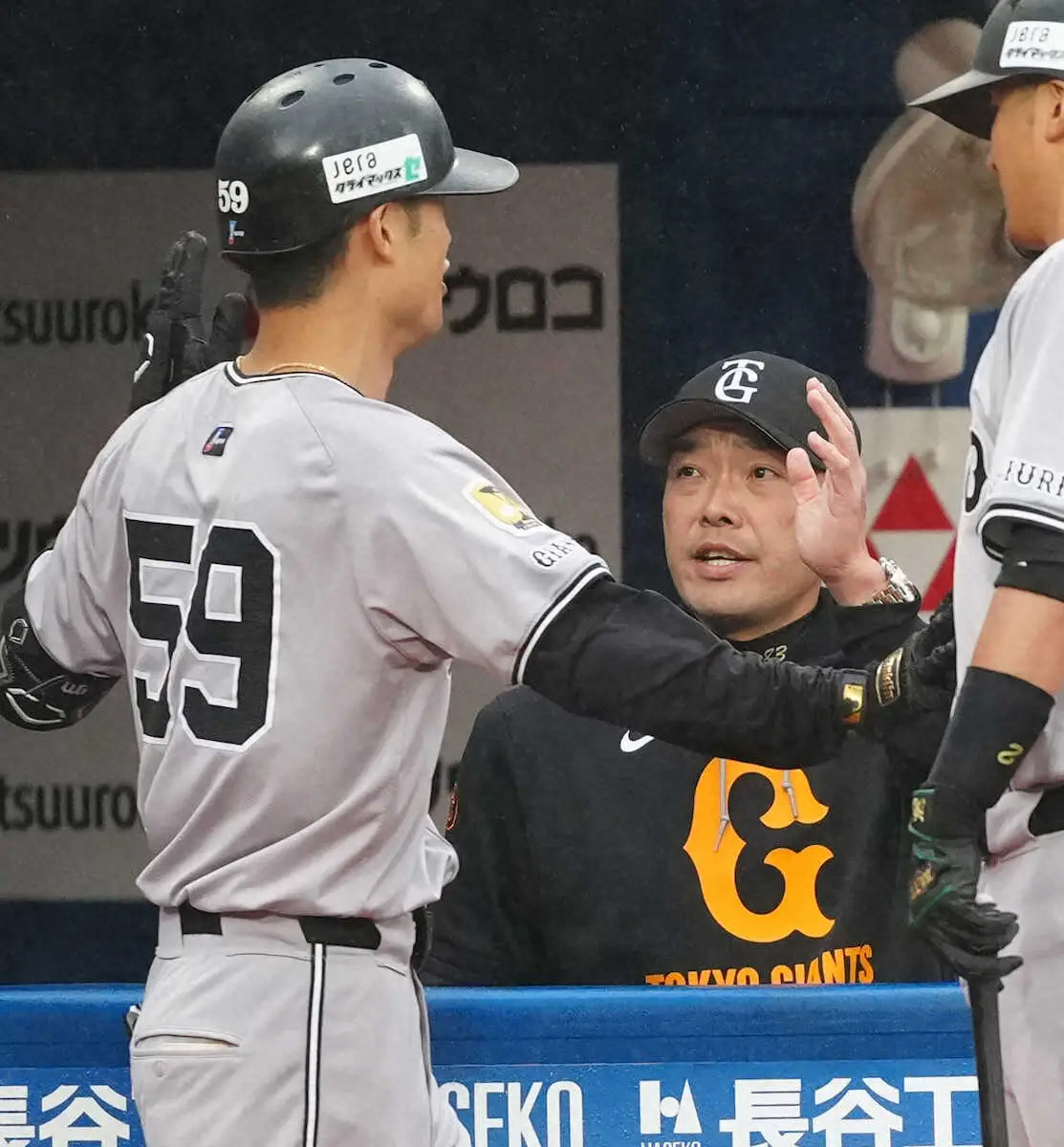 【画像・写真】巨人・若林楽人が反撃のろし　ケイから1号2ランで1点差に迫る　PS初出場初先発初安打が初アーチ！