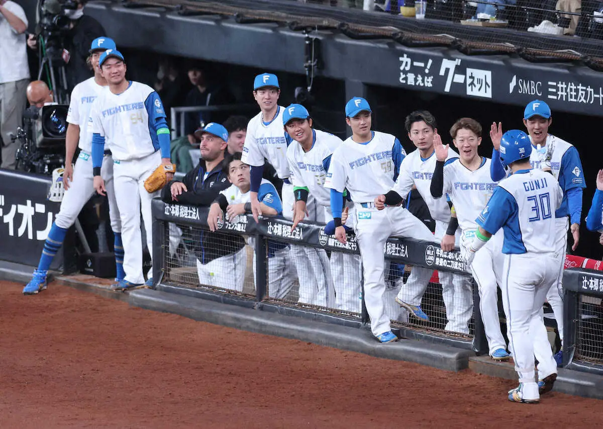 【画像・写真】日本ハム・郡司裕也　主砲の仕事だ！4回にCS1号ソロで貴重な追加点「4番のゲッツーをカバーしました」