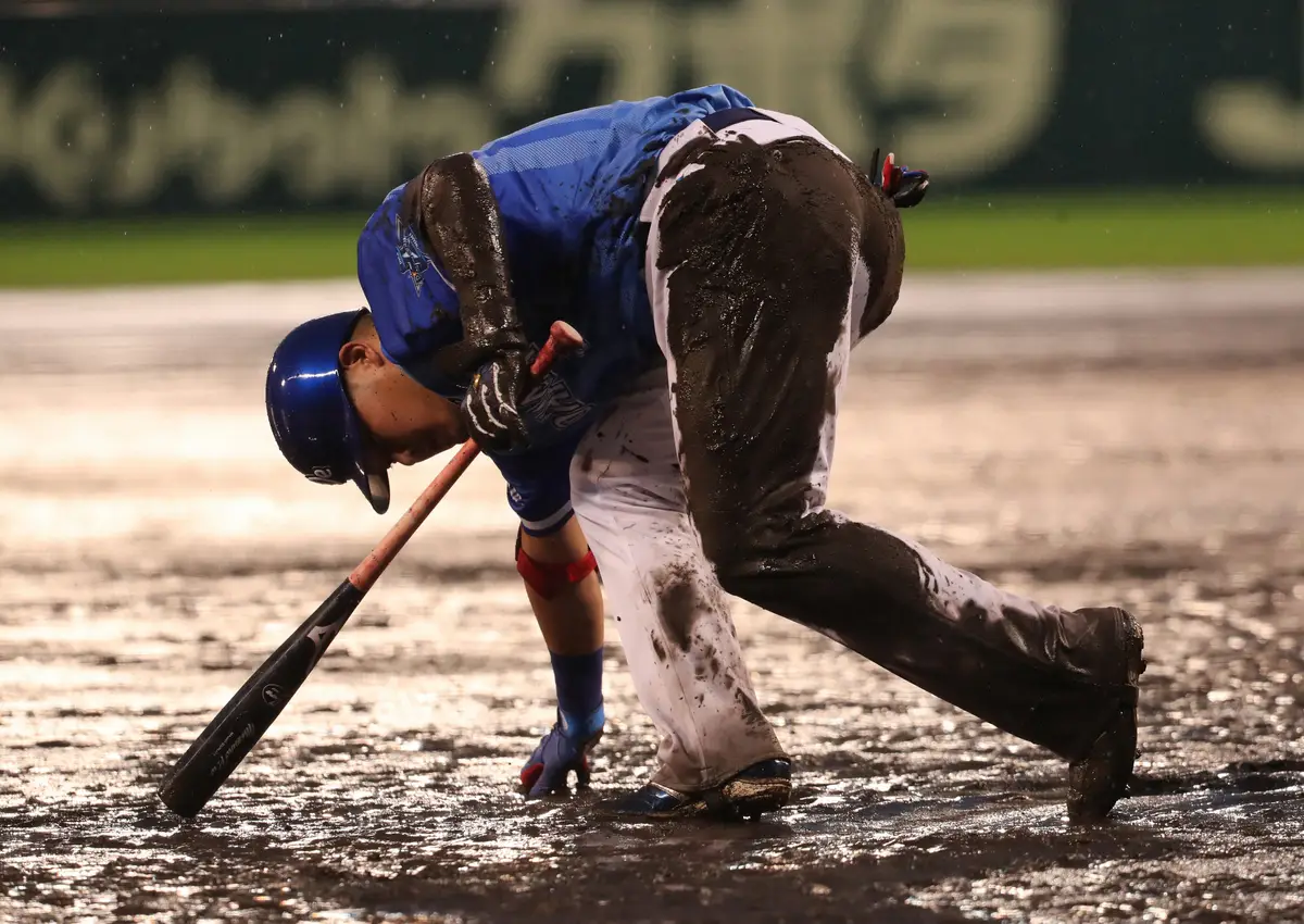 【画像・写真】雨のCS男!DeNA・筒香　2発で突破王手　17年泥だらけ甲子園のように“雨を味方に”4安打でけん引