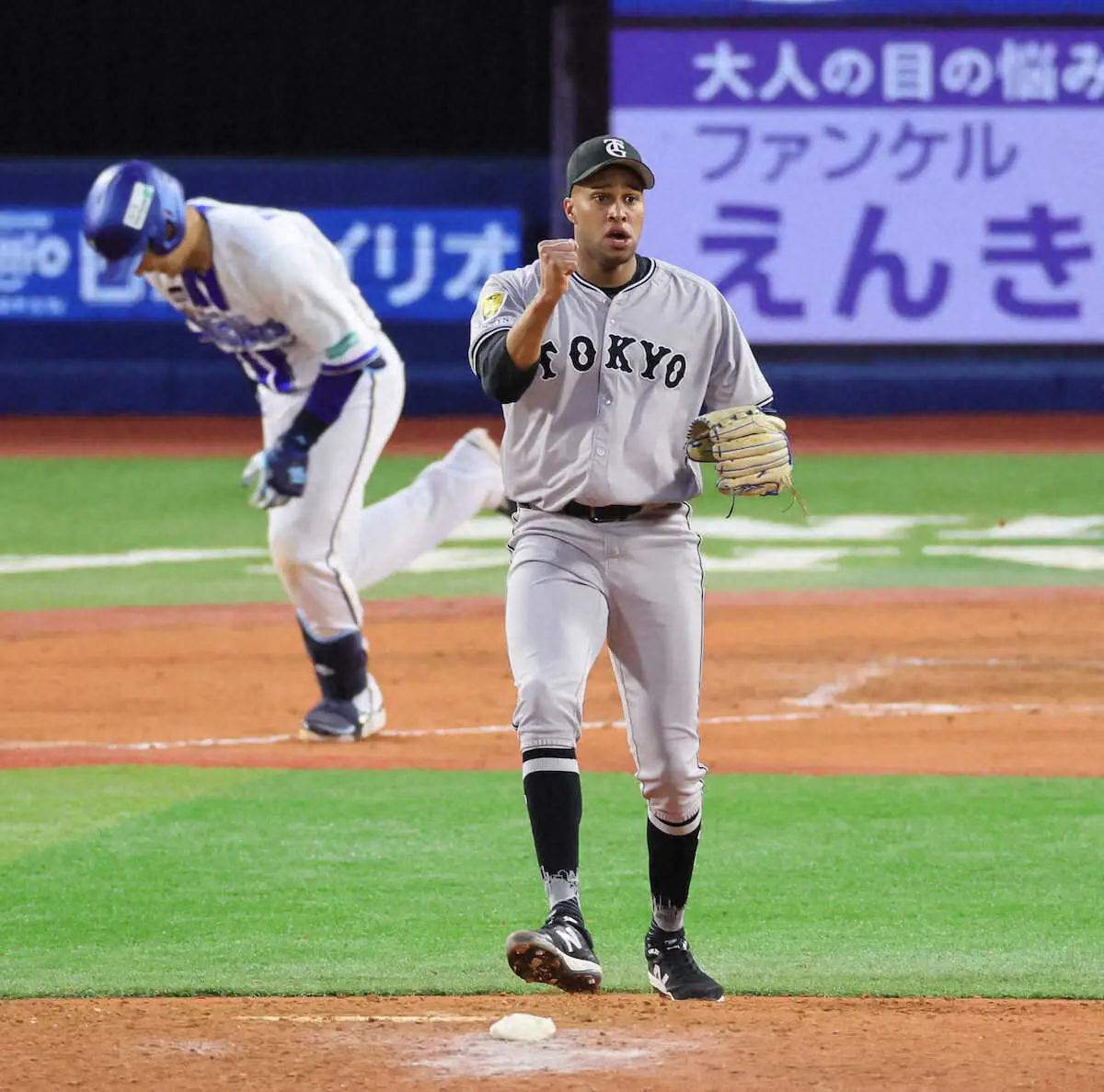 【画像・写真】巨人マルティネス　来日9年目でPS初登板、イニングまたいで無安打無失点も…誕生日翌日にCS敗退決定