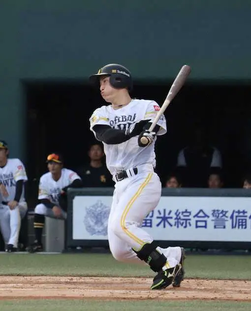 【画像・写真】ウエスタン・リーグの試合で打席に立つソフトバンク・藤田