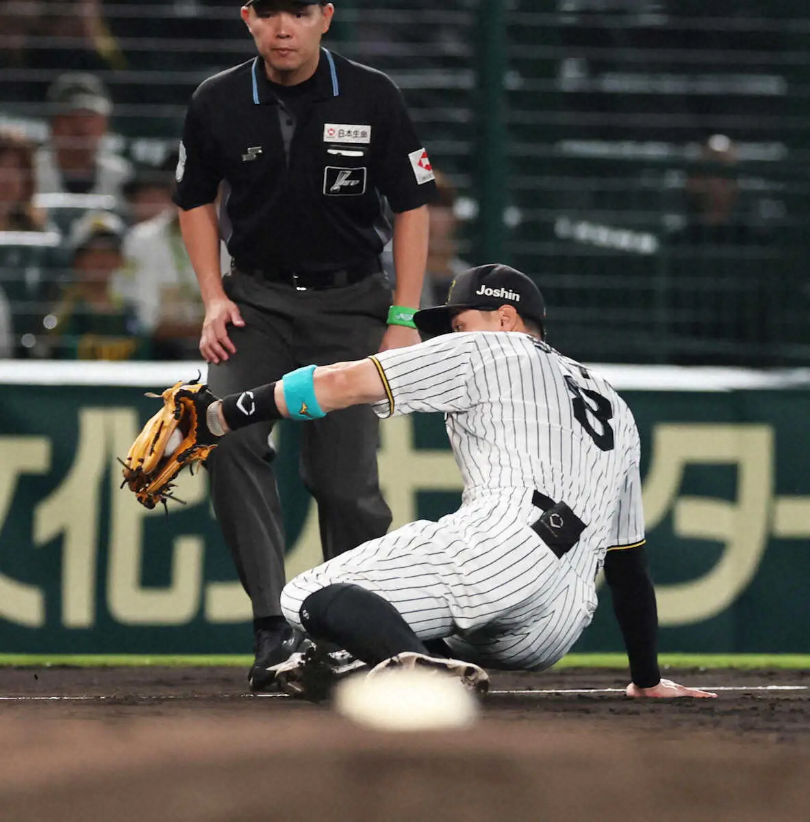【画像・写真】阪神・佐藤輝の初回好守に虎党も「お見事」　矢野氏も「佐藤輝は本当にいいプレーでしたね」