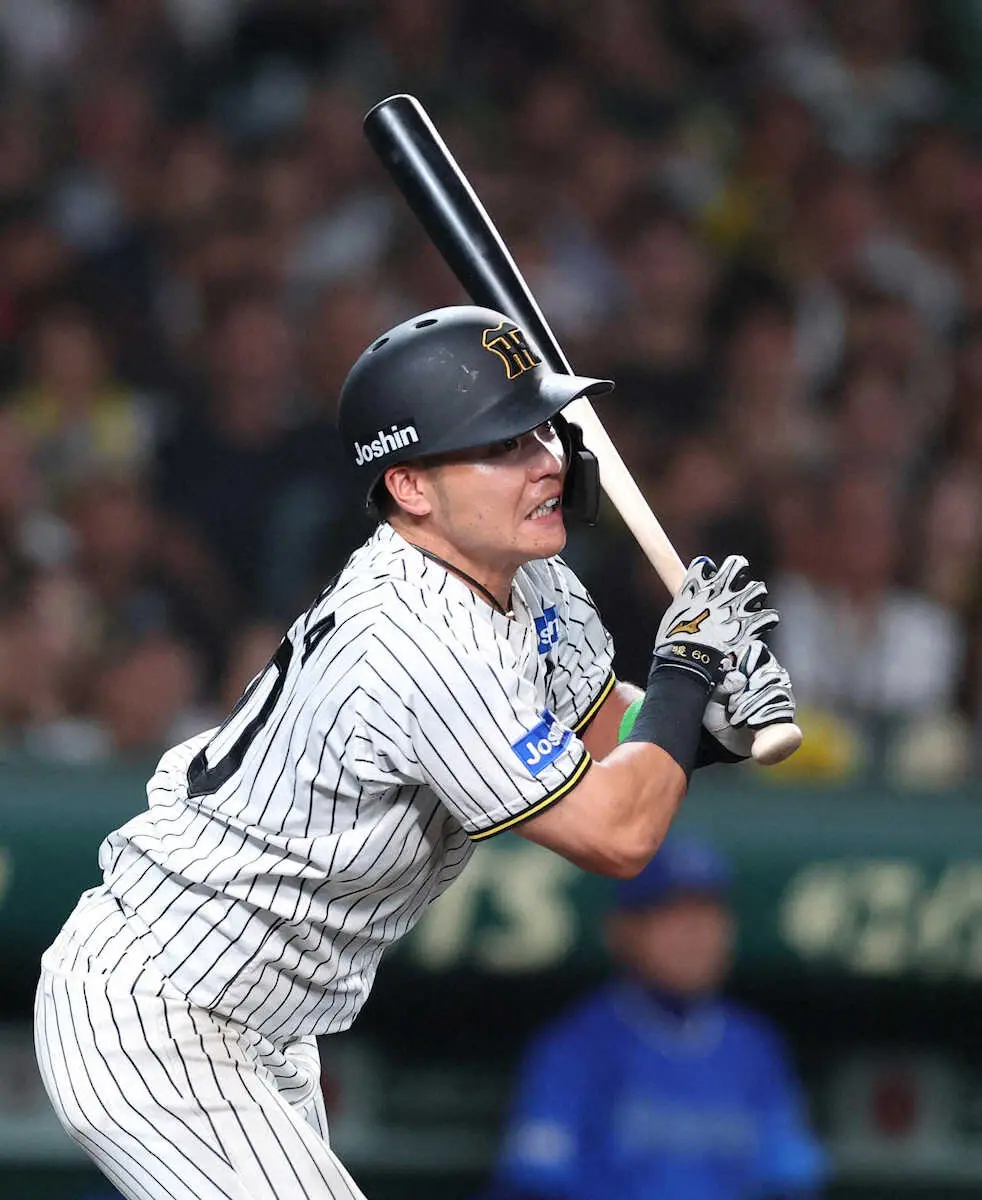 【画像・写真】＜神・D＞6回、小野寺は適時打を放つ（撮影・大森　寛明）