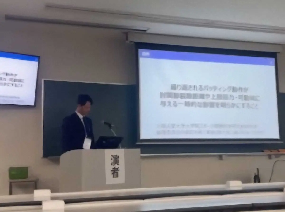 【画像・写真】学会で研究発表を行う石川駿さん