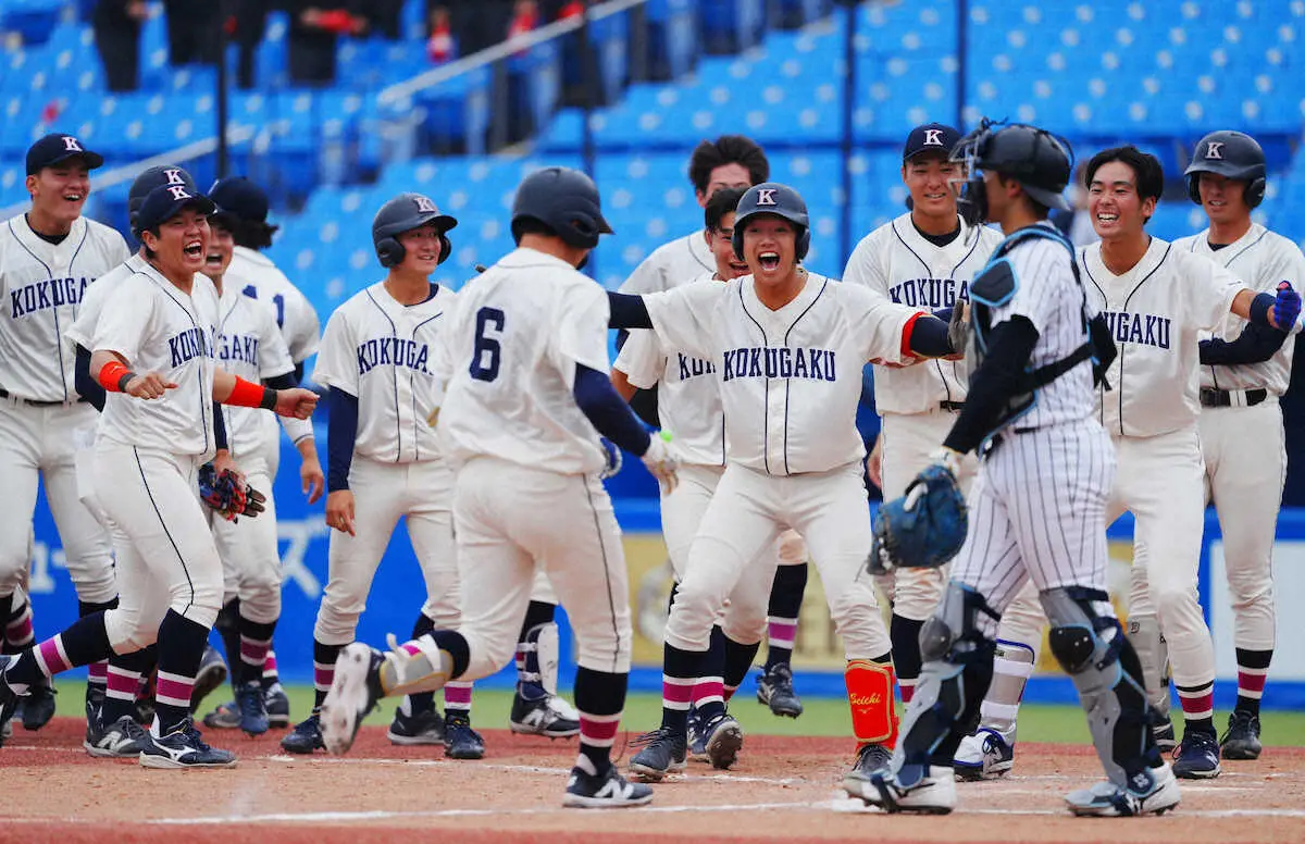 【画像・写真】国学院大　今季延長戦は4戦全勝！延長10回タイブレークで赤堀がサヨナラ二塁打