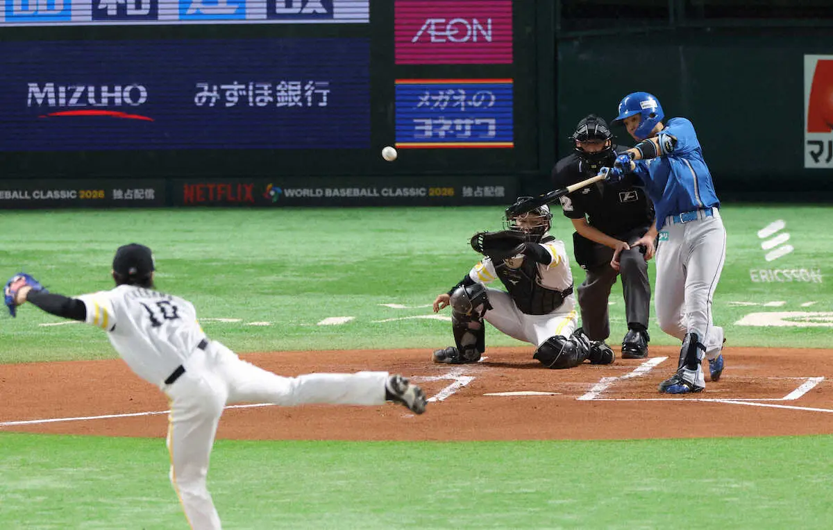 【画像・写真】崖っ縁の日本ハム　3試合目で初の先制！2戦無安打の4番・郡司が右犠飛「勝つ」新庄監督ピースで出迎え