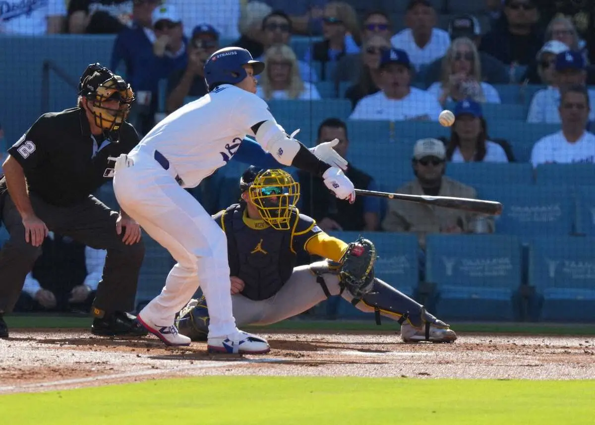 【画像・写真】ドジャース・大谷翔平　練習用銀色バットで修正　先頭三塁打で先制導く　WS王手！第4戦先発で決める