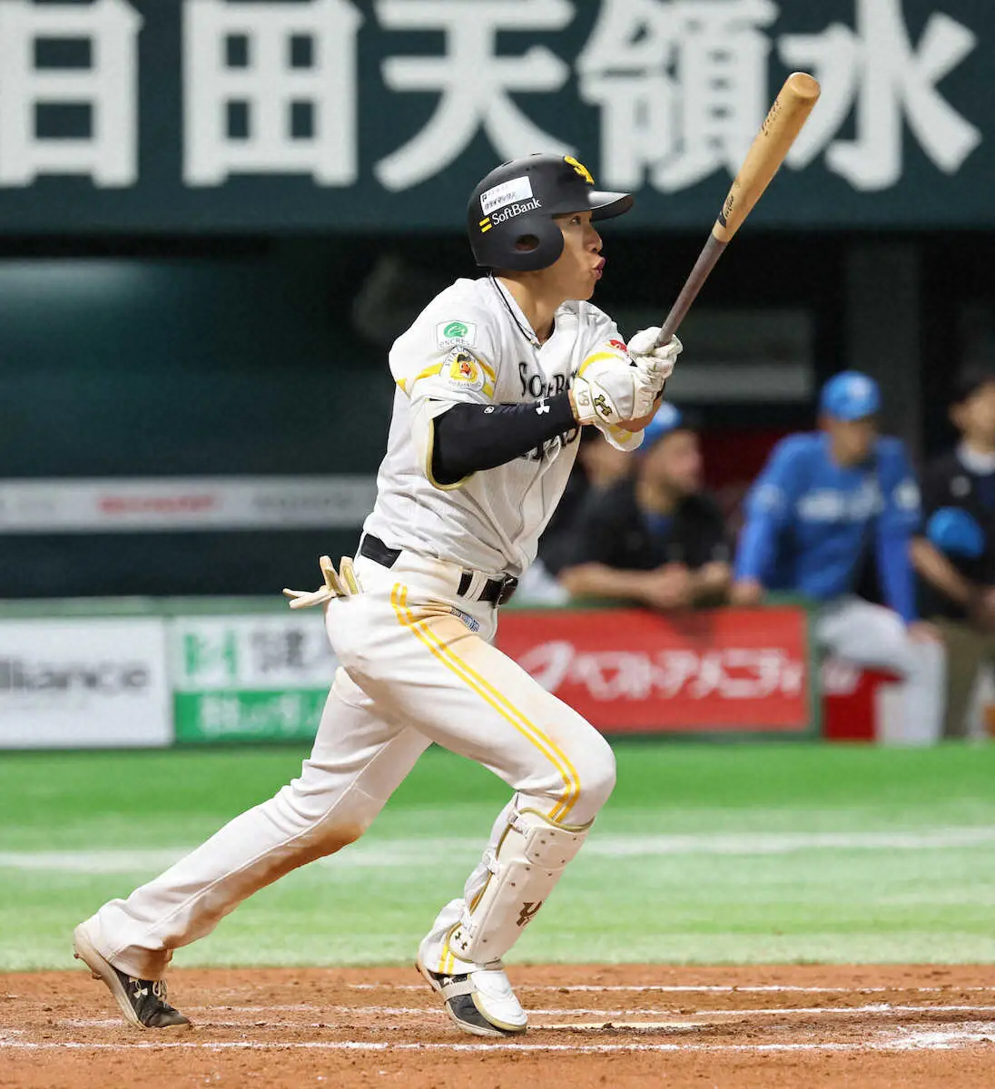 【画像・写真】＜ソ・日＞7回　二塁打を放つ柳田　（撮影・成瀬　徹）