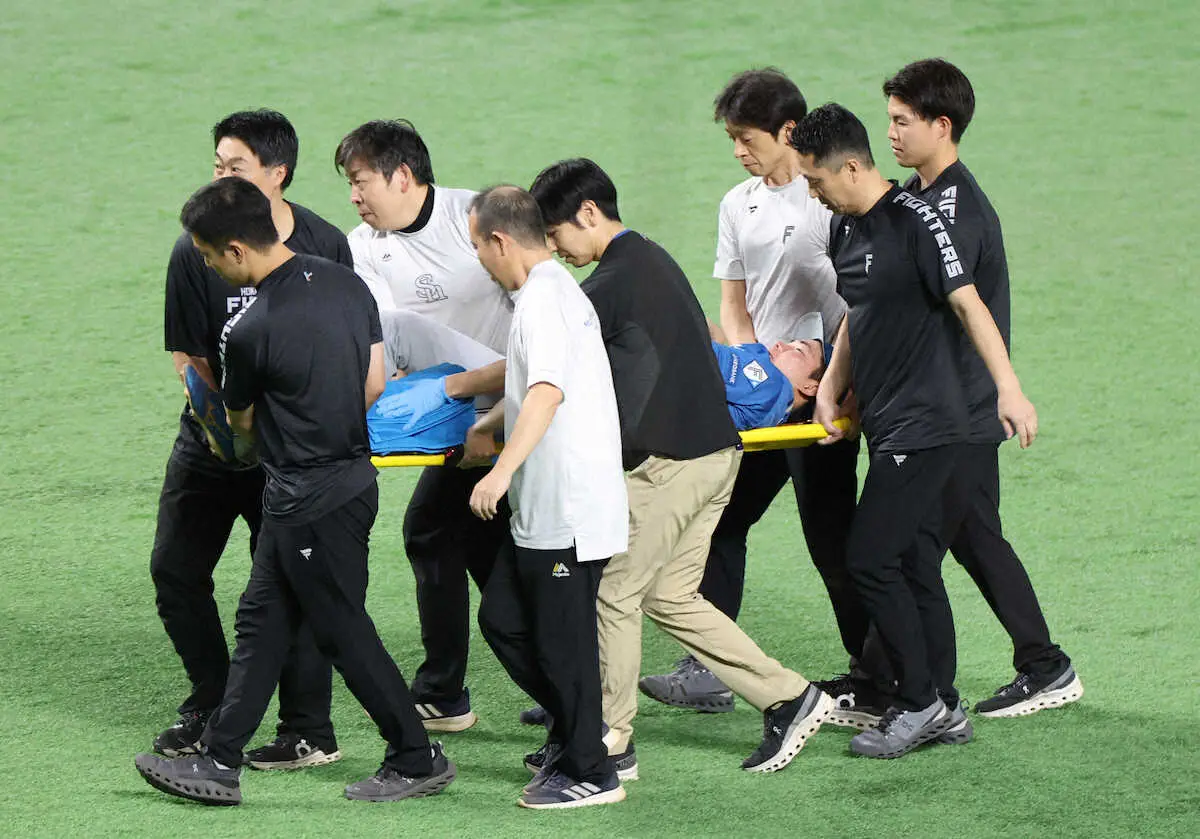 【画像・写真】日本ハム　山県秀の左大腿部縫合処置の終了を発表　ソフトバンク戦の盗塁カバーで負傷、担架で途中交代