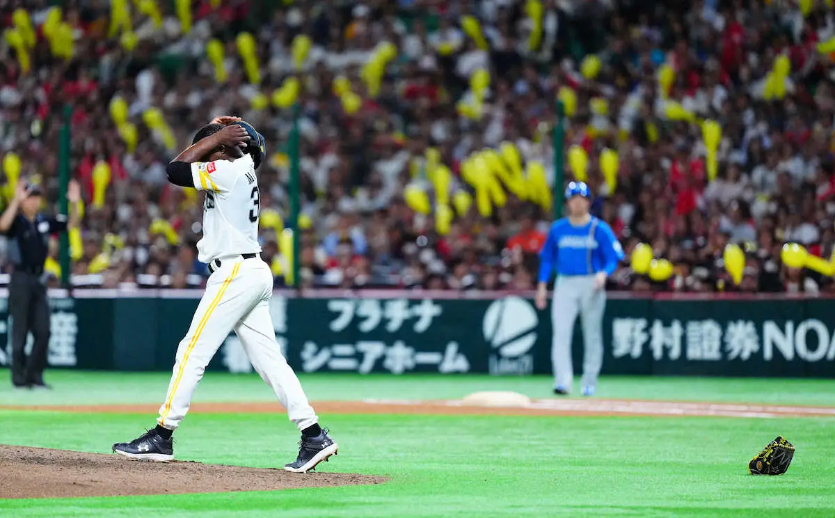 【画像・写真】MVPのソフトバンク・モイネロ　「単純に悔しくて…」グラブを叩きつけた場面を解説「今までなかった」