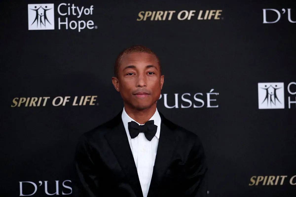 【画像・写真】ドジャースVSブルージェイズWS初戦　試合前にグラミー賞13度受賞アーティストが特別パフォ