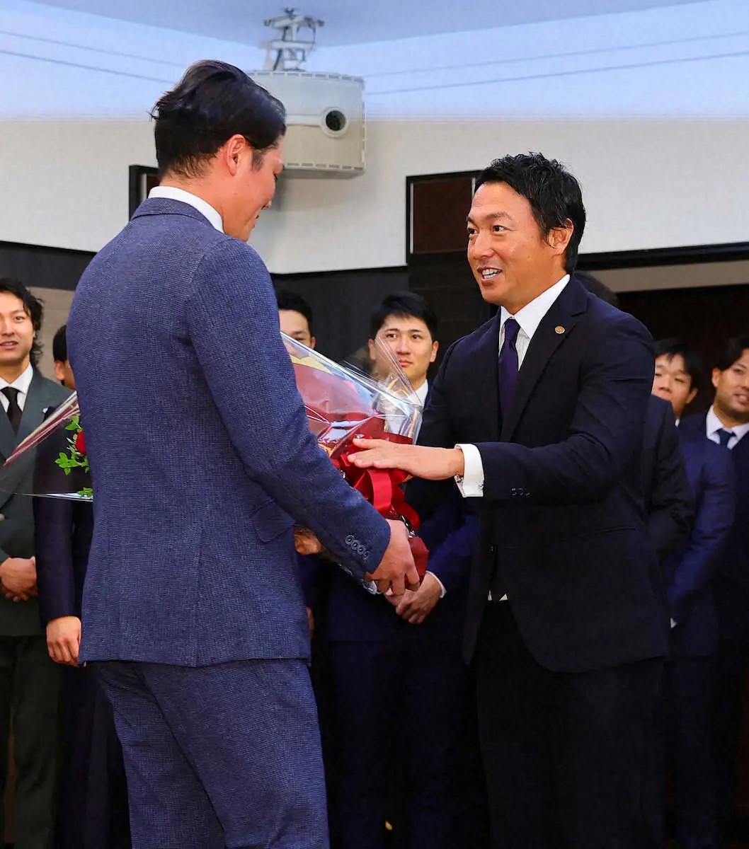 【画像・写真】巨人・坂本が引退の長野へ言葉贈る「“すげえこの人”って思った人は長野さんしかいない」