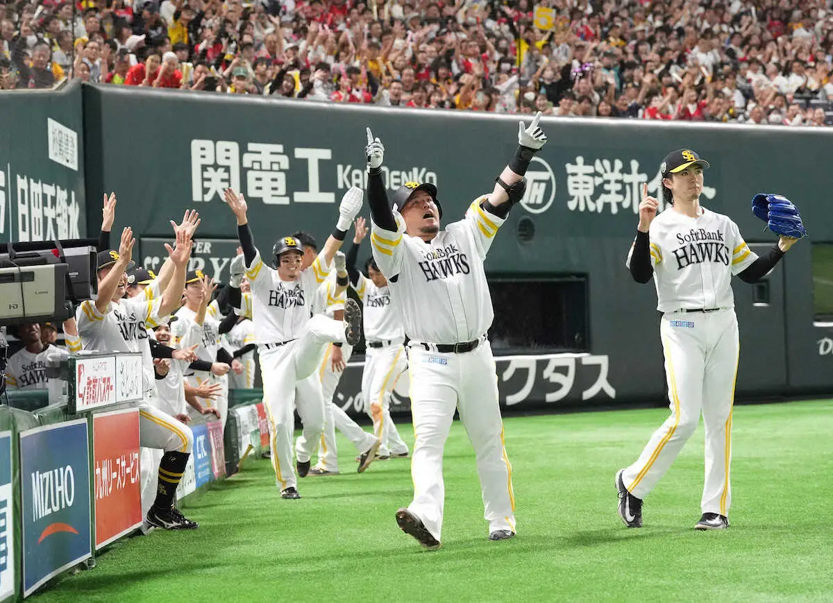 【画像・写真】日本シリーズ＜ソ・神（2）＞2回、3ランを放った山川はどすこいポーズ（撮影・岡田　丈靖）