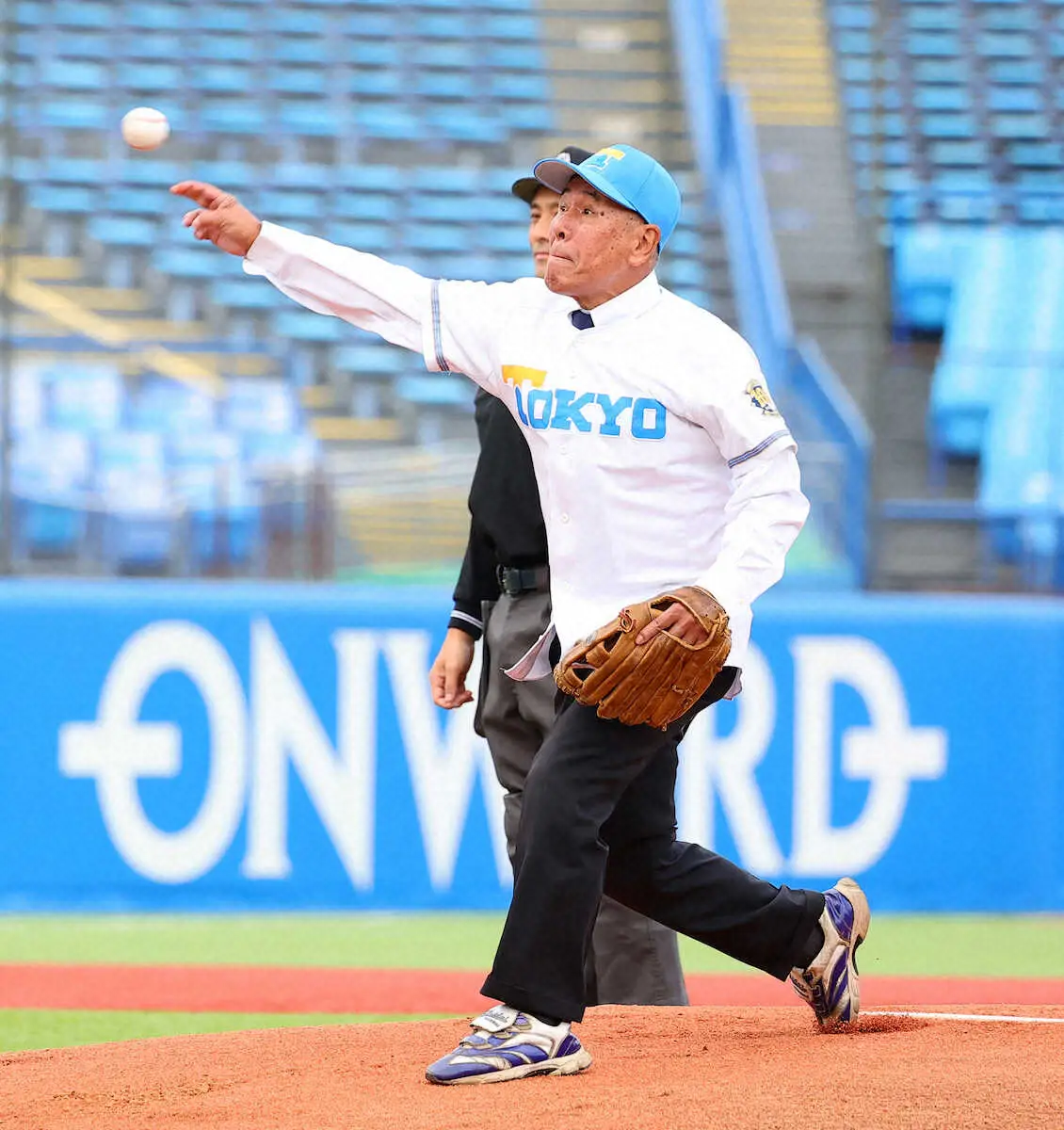【画像・写真】ストライク取れなかったら口だけ…重圧に勝った東大で通算8勝・西山先輩理事の「100点始球式」