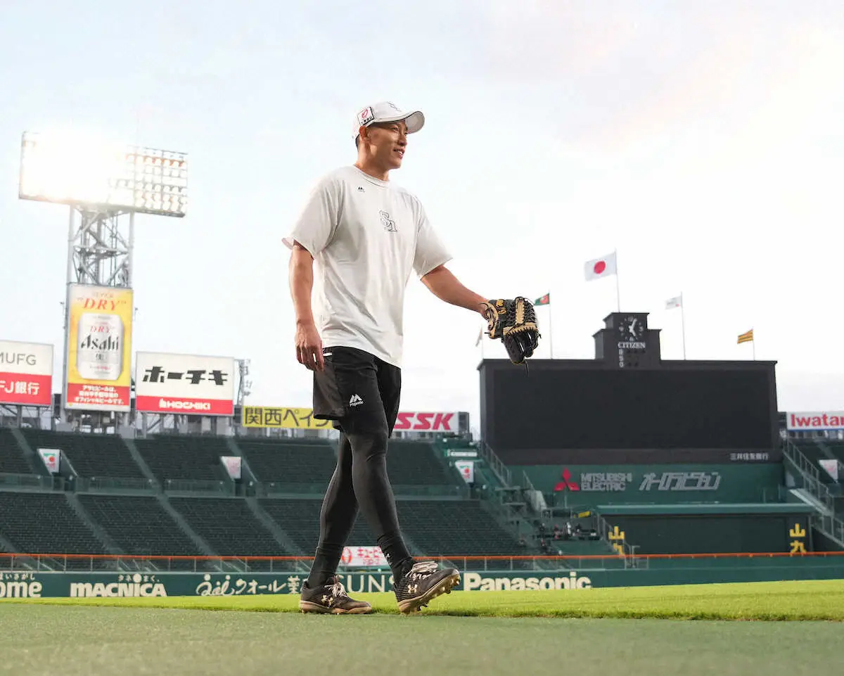 【画像・写真】守備練習を終え引き揚げる柳田（撮影・岡田　丈靖）