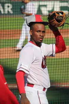 広島・アカデミーの練習生・アリア　シート打撃でモイネロばりのカーブ披露　「顔と体が似ているみたい」