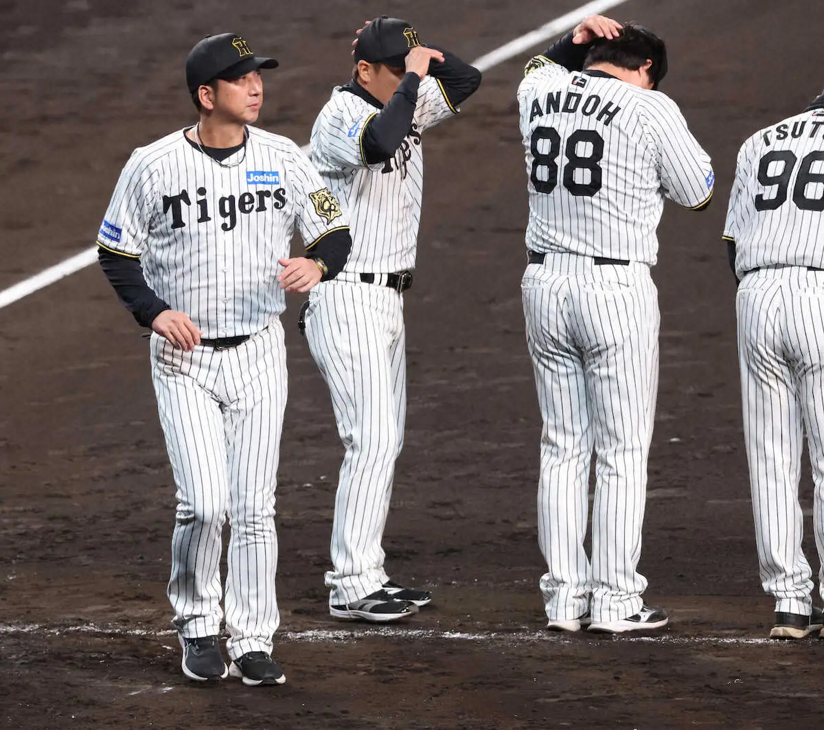 【画像・写真】王手を甲子園でかけられた阪神・藤川監督「振り返っても一緒」「3つ勝つしかない」