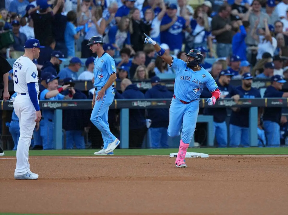 【画像・写真】WS史上初！ブルージェイズが初回先頭打者から2者連続弾！　シュナイダー初球＆主砲ゲレロ2戦連発