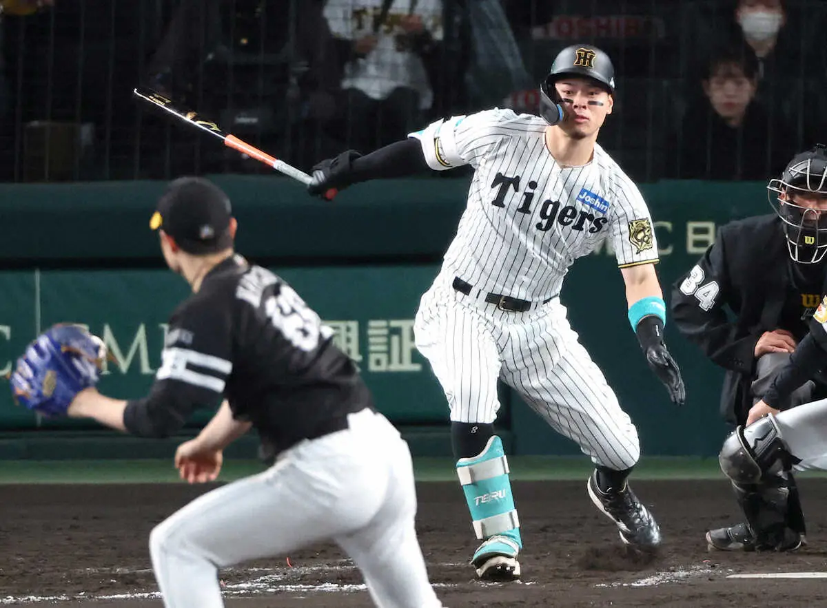 【画像・写真】阪神・佐藤輝明が3ボールから放った適時打で第5戦に繋がった　岩本勉氏「4番が扉をこじ開けた」