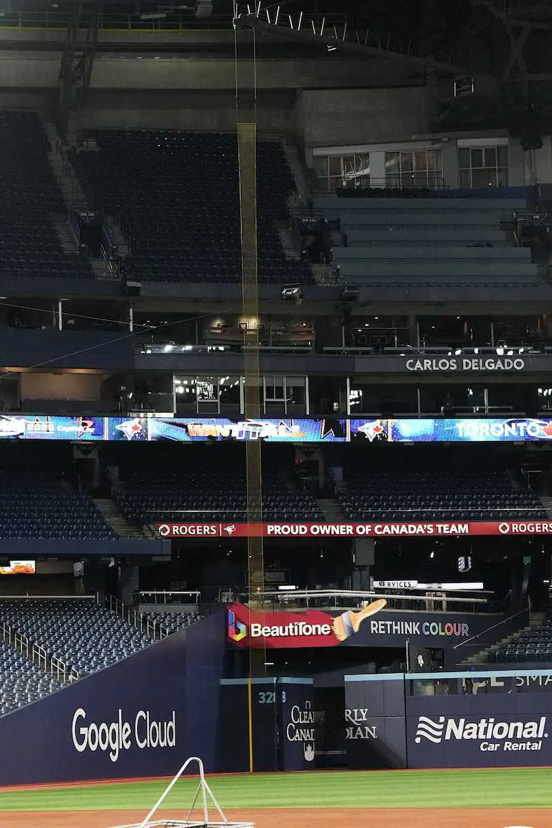 【画像・写真】ドームならでは…ブルージェイズ本拠の両翼ポールが金属製ではなく「網」である理由